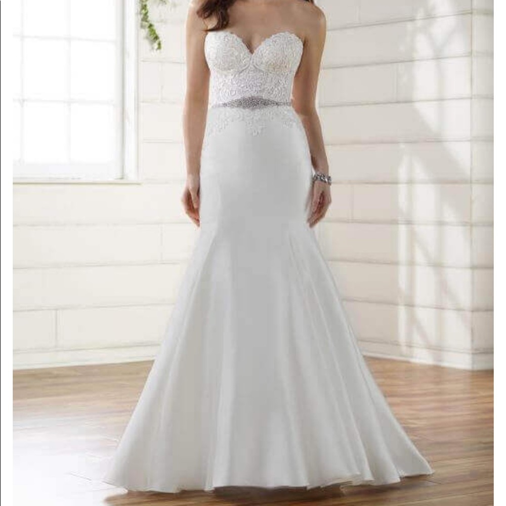Essence of Australia wedding gown D2202